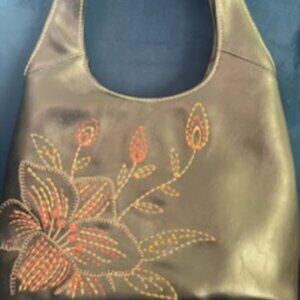 Small black purse w/flower embroidery